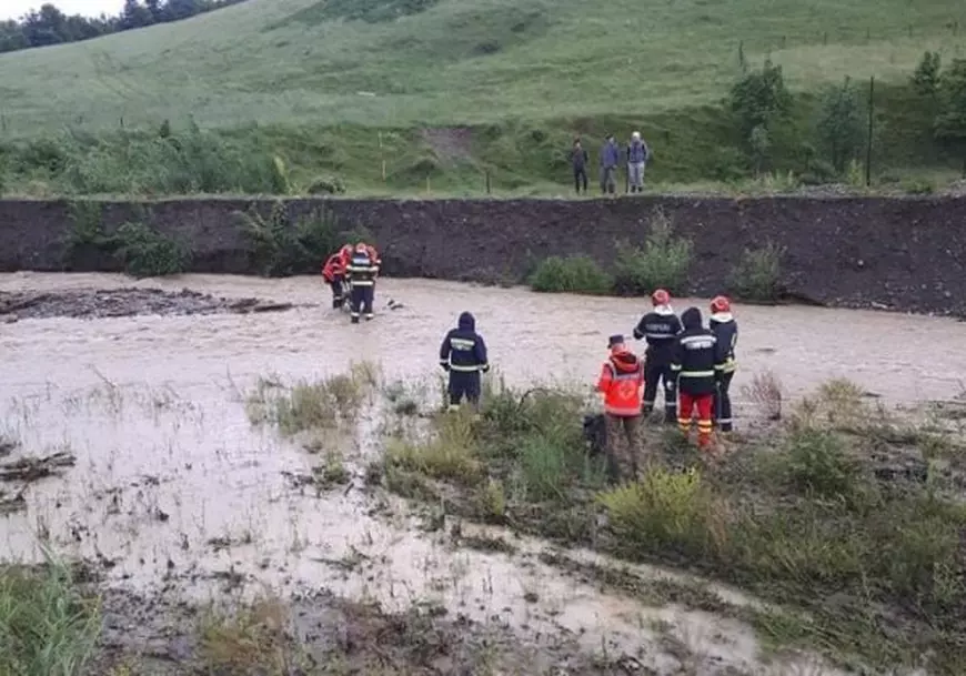 Raed Arafat: O victimă după ploile torențiale de vineri, o alta este căutată