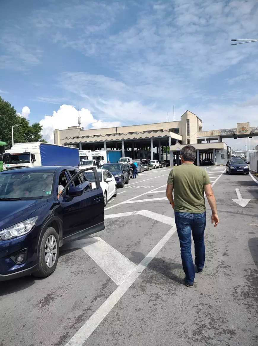 Cozi uriaşe la intrarea în Grecia. Turiştii români au așteptat ore bune să treacă de vama Kulata