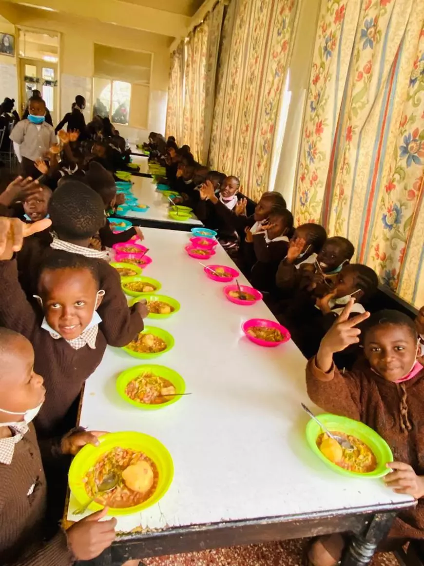 Povestea româncei care ajută copiii din Kenya. Cum Veronica a devenit Mwende