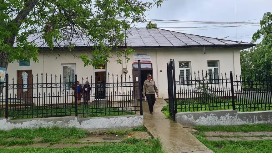 Reportaj în cabinetul celui mai de succes medic de familie din Iași. Cum își convinge pacienții să se vaccineze anti-COVID