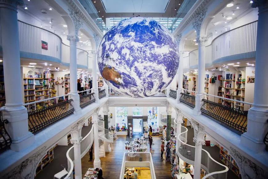 Euronews: „Locuri de neratat în orașele Euro 2020”. O librărie, recomandată suporterilor care vin la București