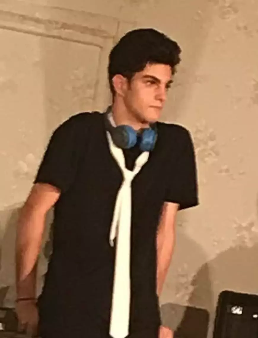 Fiul lui Adrian Enache și al Iulianei Marciuc și-a făcut debutul în teatru. David are 15 ani