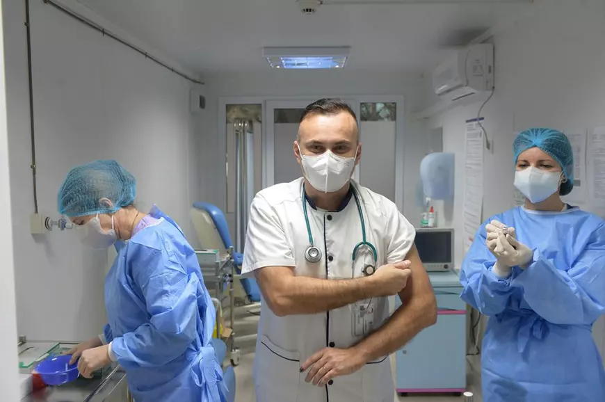 Peste 100 de copii cu COVID, în spitale. Medic: „Tulpina Delta e mult mai contagioasă, dar cazurile nu sunt mai grave”