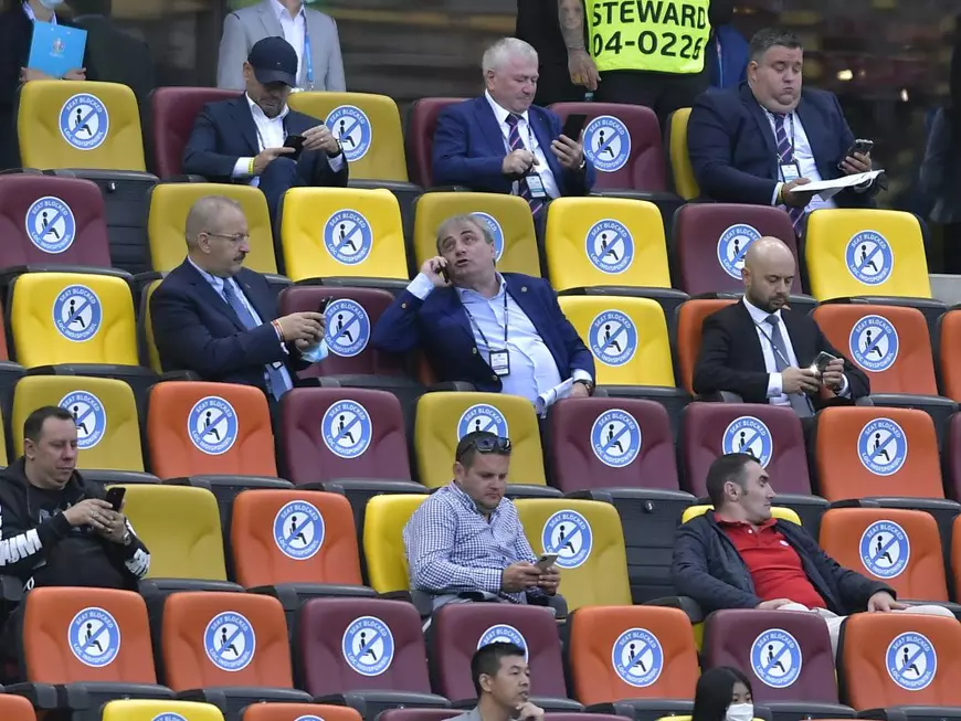 Campionatul European de VIP-uri: Orban, Barna și șeful DNA, la tribuna oficială. Gică Hagi și Gică Popescu, la Tribuna a II-a