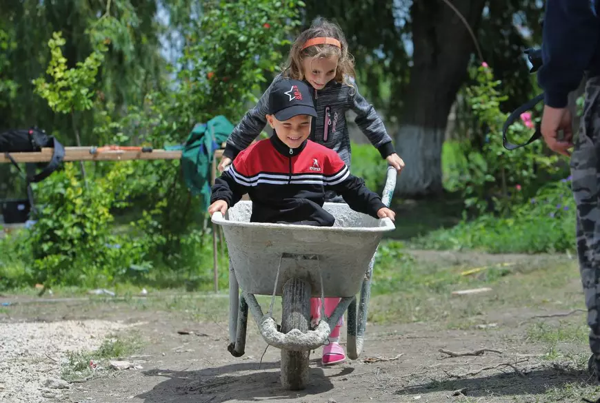 REPORTAJ. O familie cu doi copii din Tulcea a primit un cadou neașteptat de la românii din străinătate: „Pentru așa ceva nu strângeam bani într-o viață”