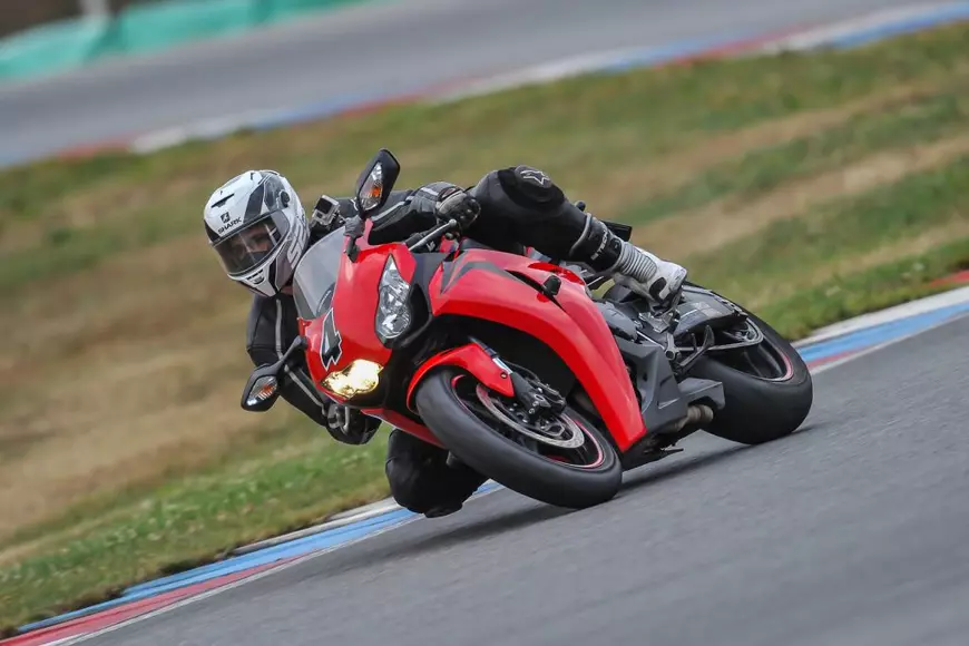 (Publicitate) Moda cizmelor moto