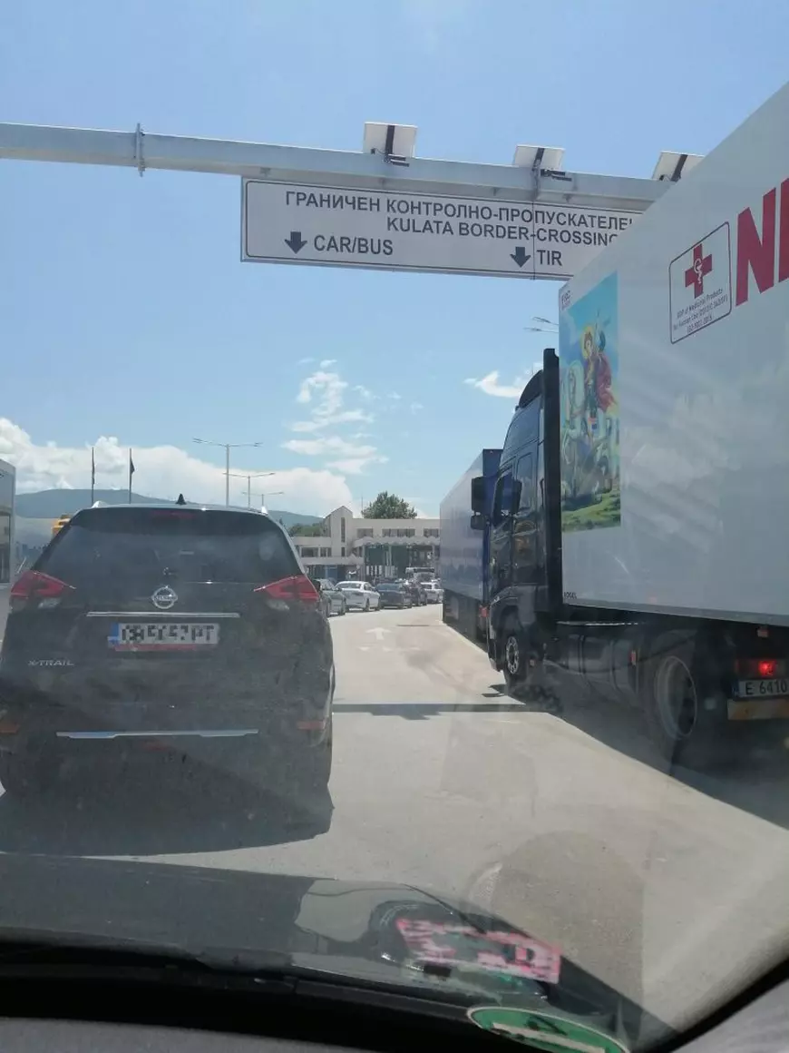 Cozi uriaşe la intrarea în Grecia. Turiştii români au așteptat ore bune să treacă de vama Kulata