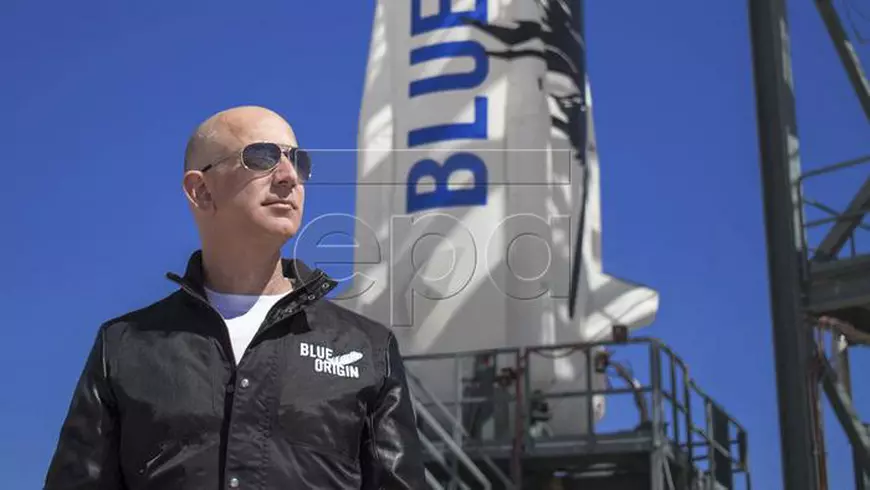 Jeff Bezos a anunțat că va zbura în spațiu, pe 20 iulie. Cine îl va însoți