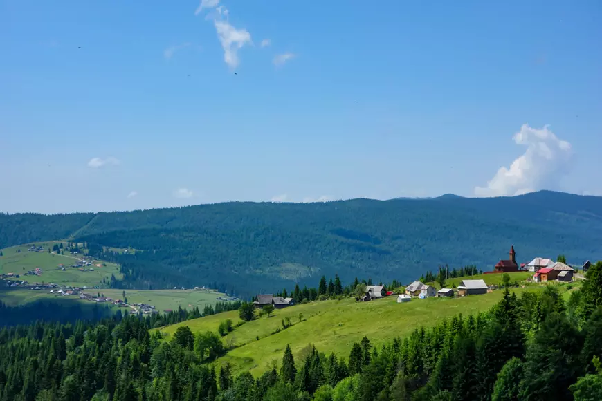 Obiective turistice langa Cascada Valul Miresei-Rachitele