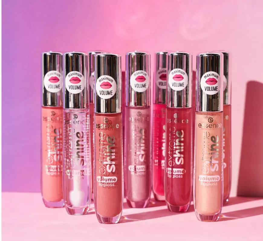SHINE EXTREM cu noul EXTREME SHINE VOLUME LIPGLOSS (PUBLICITATE)