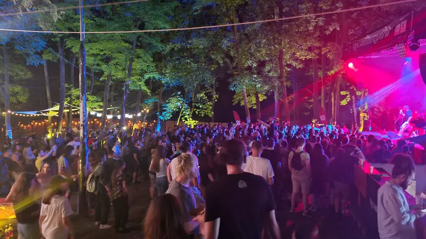 REPORTAJ | Festivalurile de muzică revin, primul din Iași s-a ținut într-o pădure. „Circulă un sindrom post-COVID la festivalurile astea”