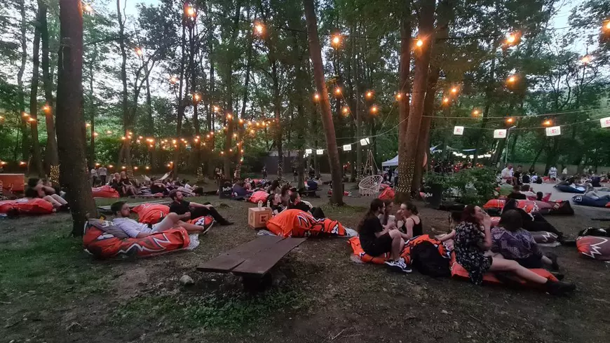 REPORTAJ | Festivalurile de muzică revin, primul din Iași s-a ținut într-o pădure. „Circulă un sindrom post-COVID la festivalurile astea”