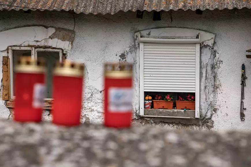 Povestea celor trei fetițe care au murit după ce au fost spălate pe cap cu soluție pentru oi. Cum au tratat autoritățile „rușinea” de a avea păduchi (I)