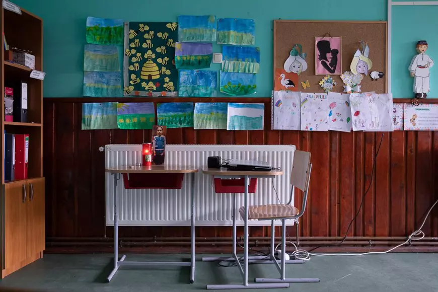 Povestea celor trei fetițe care au murit după ce au fost spălate pe cap cu soluție pentru oi. Cum au tratat autoritățile „rușinea” de a avea păduchi (I)