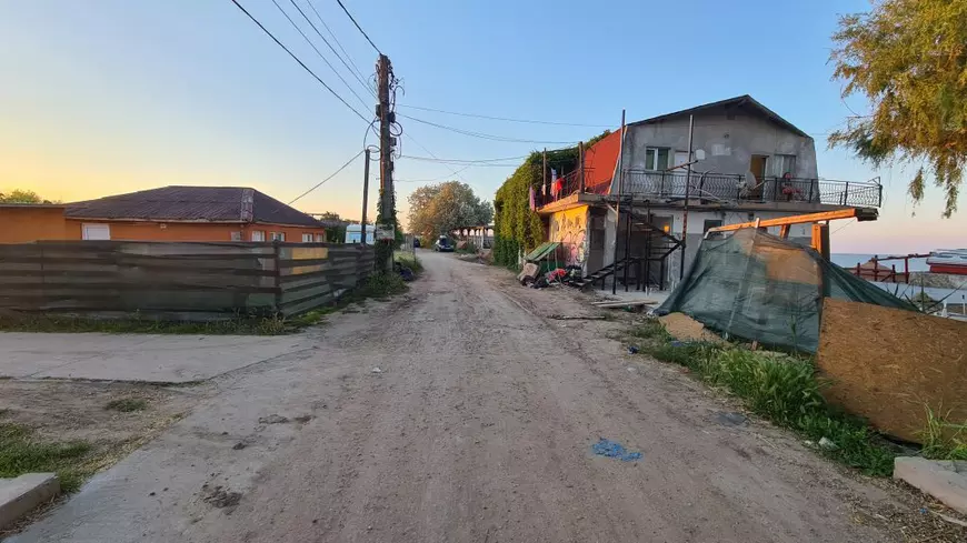 REPORTAJ. Singurele zile în care Vama Veche mai seamănă cu ce-a fost. Oceanul de roșu de la granița cu Bulgaria