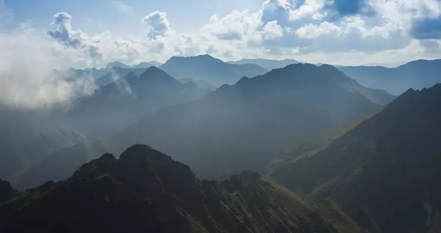 Munți din România. Care sunt cele mai mari vârfuri din Munții Carpați