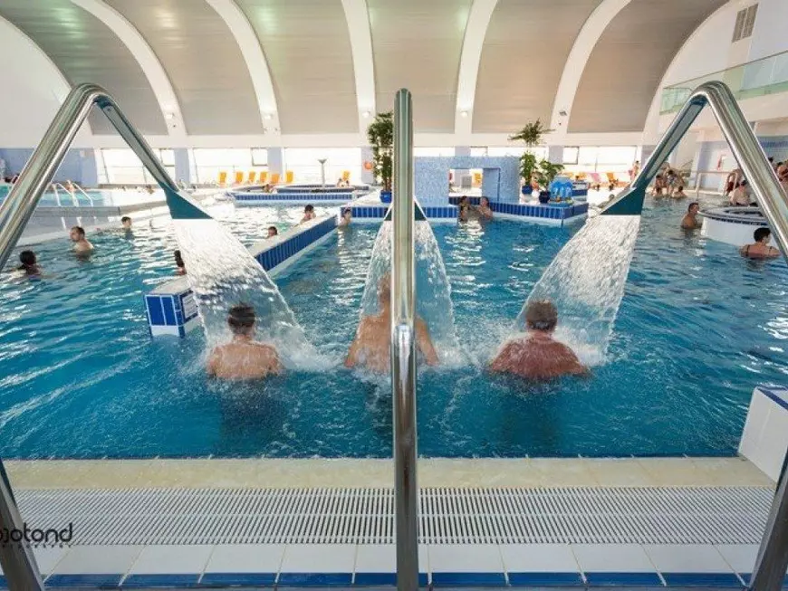 Ștranduri și aquapark-uri în București, Brașov, Craiova sau Oradea. Ghid complet, dotări și tarife