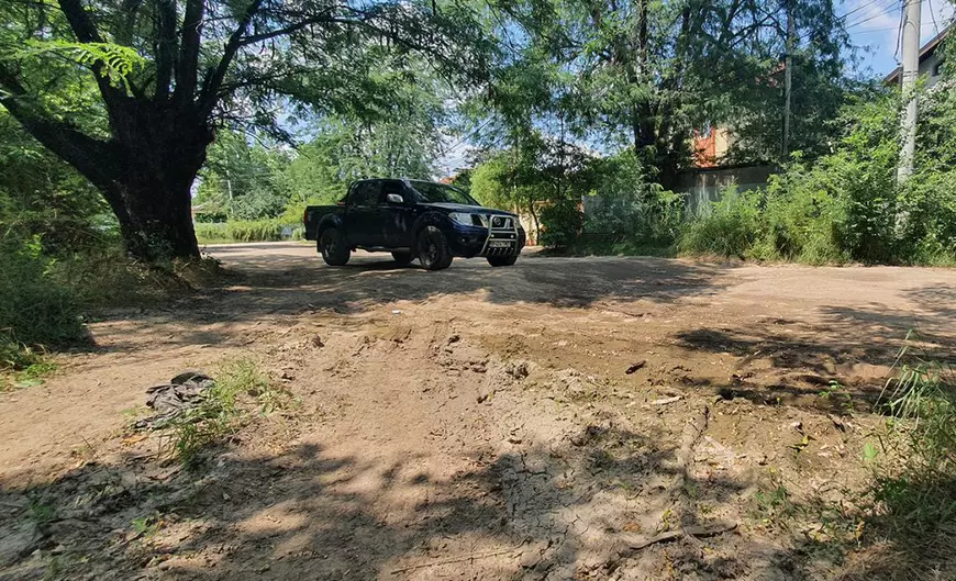 Off-road pe una dintre cele mai proaste străzi din București: de ce Oprescu, Firea și Nicușor Dan n-au reușit să o asfalteze