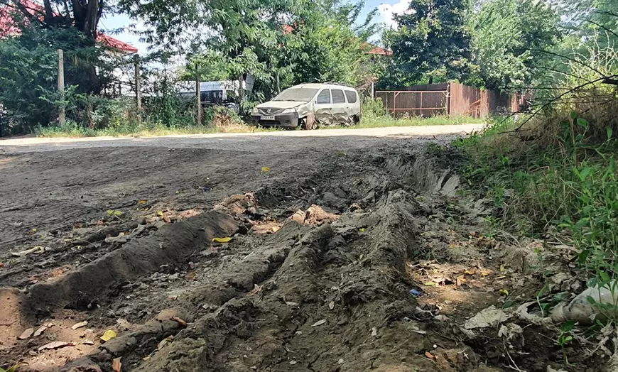Off-road pe una dintre cele mai proaste străzi din București: de ce Oprescu, Firea și Nicușor Dan n-au reușit să o asfalteze