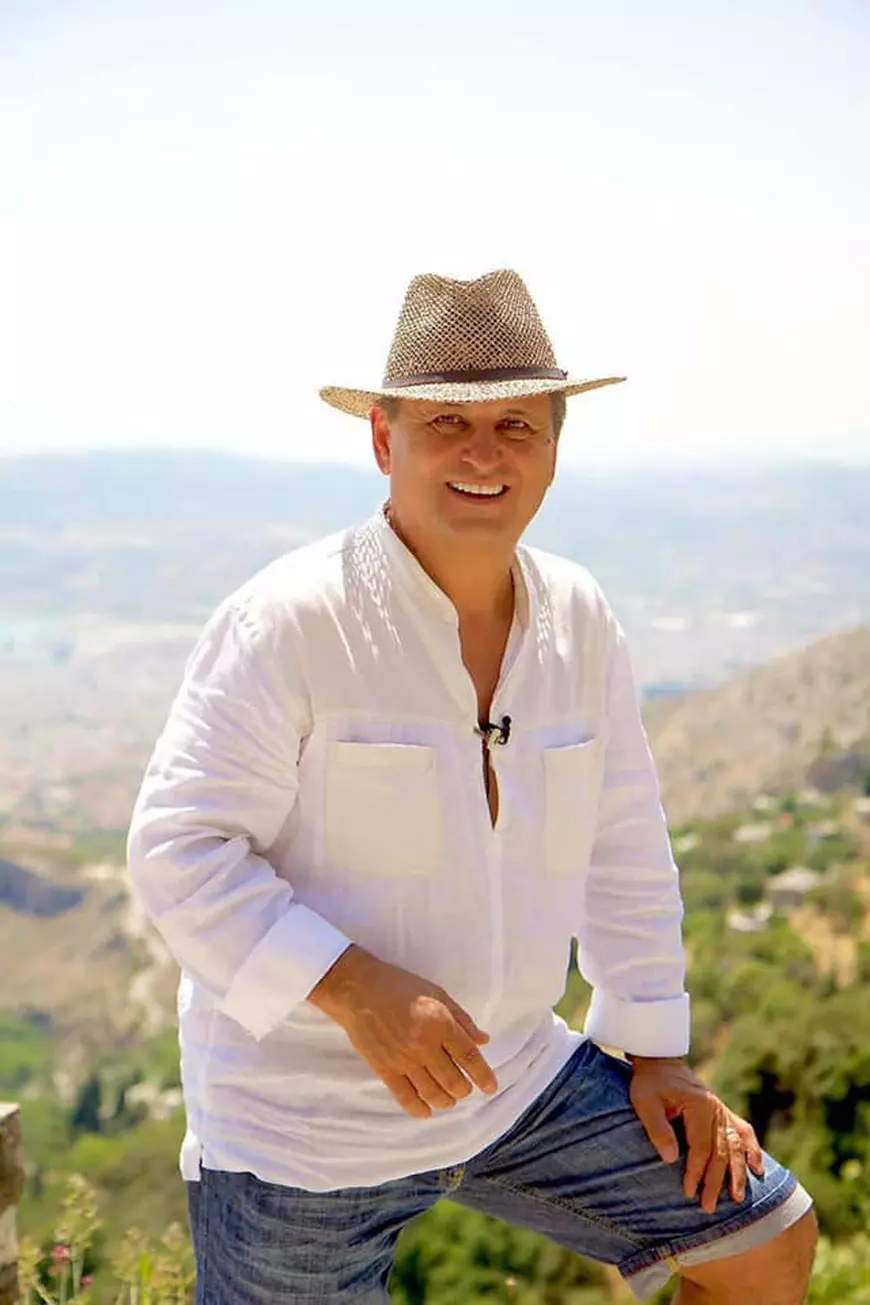 Iulia Albu, nea Mărin şi Jean de la Craiova sunt primele surprize din juriul „Splash! Vedete la apă”