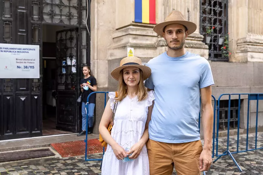 Speranțele și temerile cetățenilor din diaspora Republicii Moldova, care au votat la București. „Să dispară toată vama de la Prut”