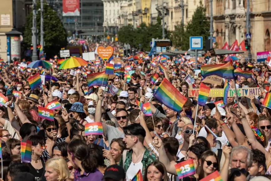 REPORTAJ | Cum a devenit Budapesta capitala-simbol pentru drepturile persoanelor LGBT. „Nimeni nu devine gay dacă doar îi prezinți o idee”