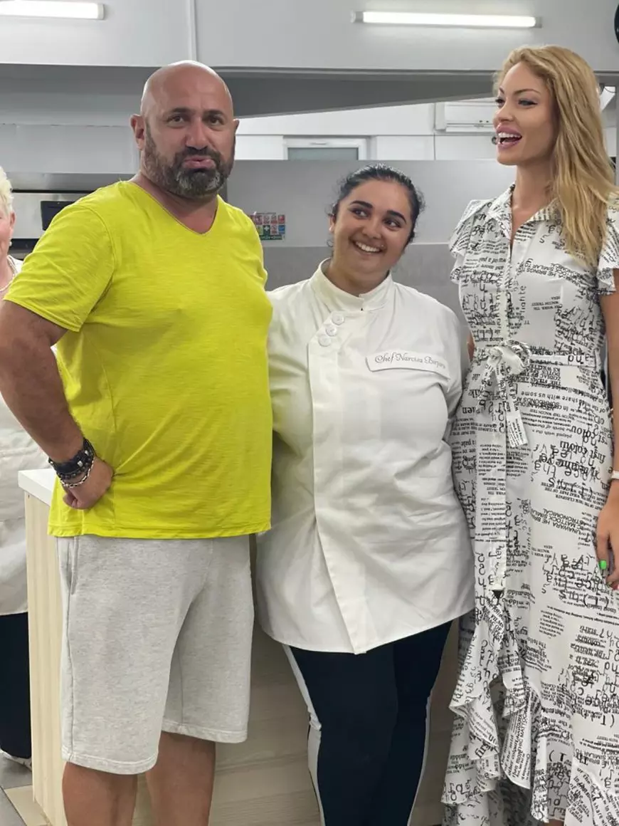 Cătălin Scărlătescu, apariție neașteptată la hotelul lui Borcea de pe litoral. S-a pozat cu Narcisa Birjaru