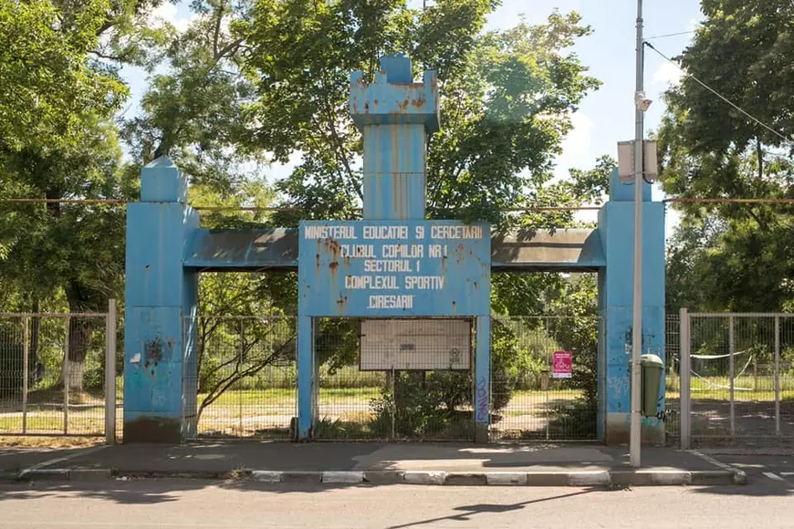 Mărirea și decăderea unui parc istoric din București în care copiii încă visează să devină mari sportivi, iar investitorii - să facă bani