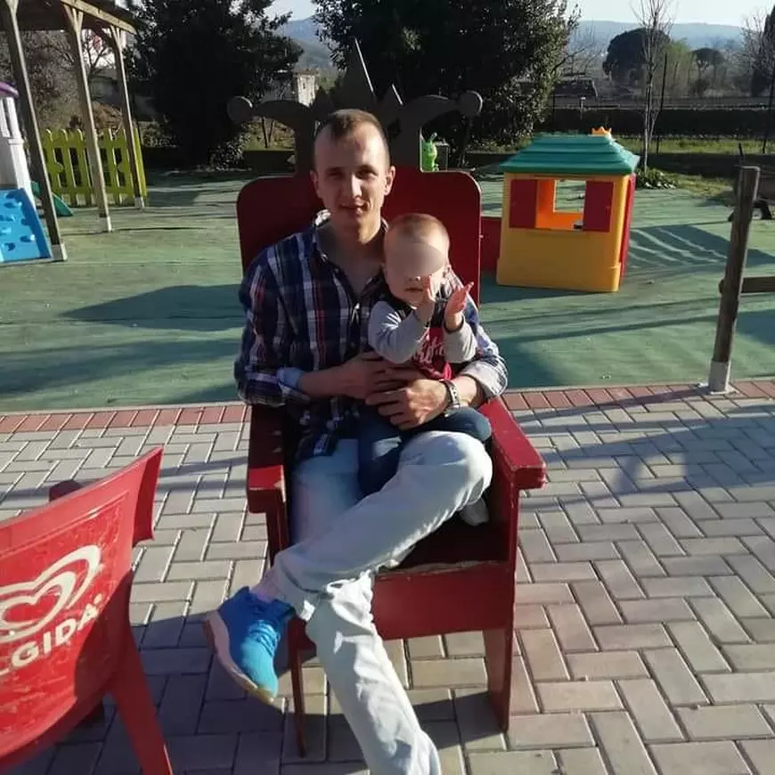 Cosmin a murit de mână cu fiul lui de 3 ani, în Italia. Vecinii românului, revoltați, au ieșit în stradă