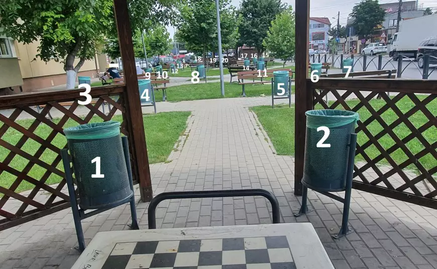 În Popești-Leordeni măsori trotuarul cu rigla: 5 centimetri, plus 15 cm de bordură. „Bătaie de joc”
