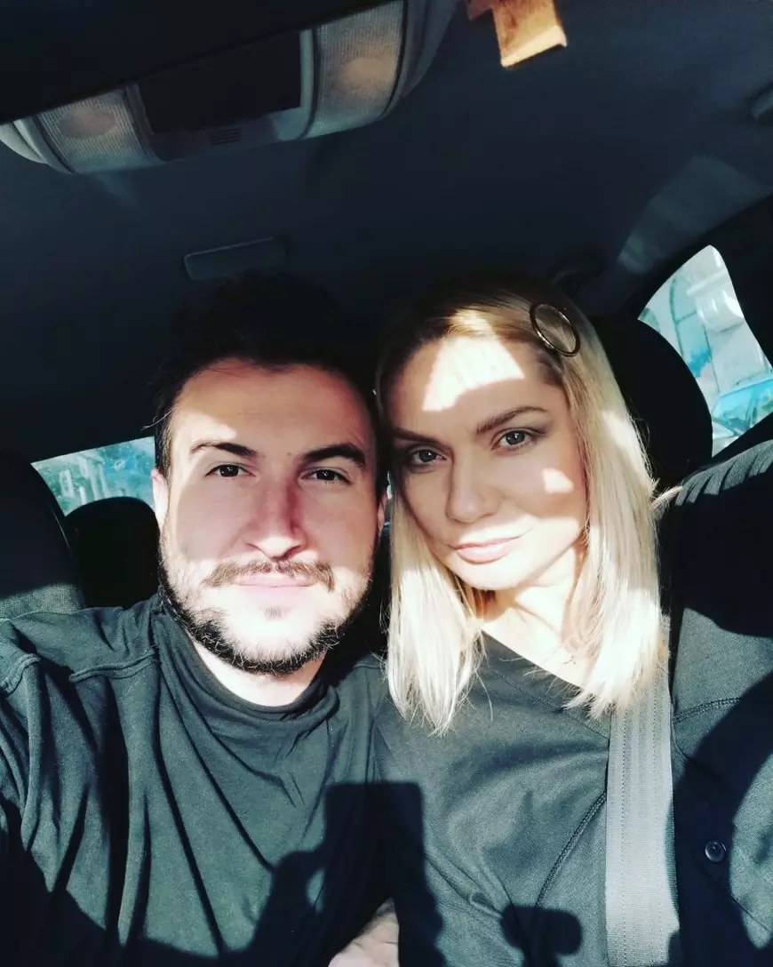 Cristina Cioran naște prin cezariană la 44 de ani. „Doamna doctor mă sună zilnic”