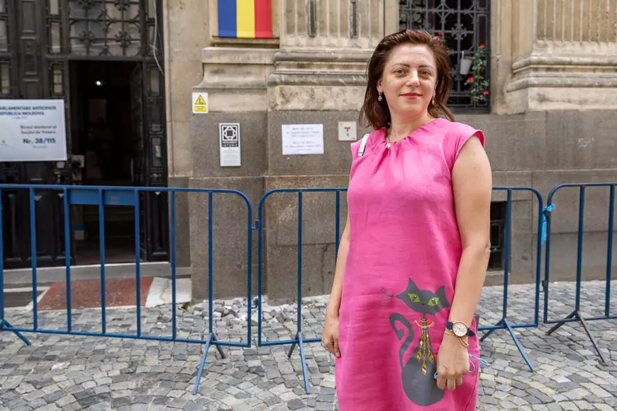 Speranțele și temerile cetățenilor din diaspora Republicii Moldova, care au votat la București. „Să dispară toată vama de la Prut”