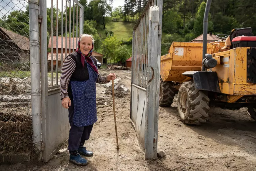 Inundațiile dincolo de breaking news. „Am văzut pe GPS cum mașina mi-a ajuns în râu”