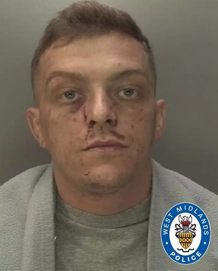 Rugbist român gol pușcă și plin de sânge, pe stradă, în Anglia. Le-a spus polițiștilor că l-a atacat o femeie