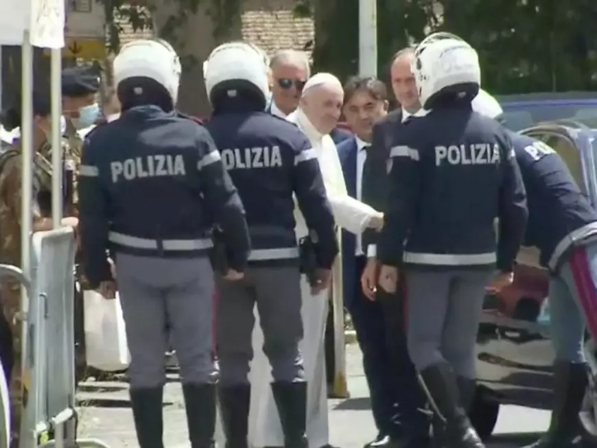 Papa Francisc a fost externat după 11 zile de spitalizare