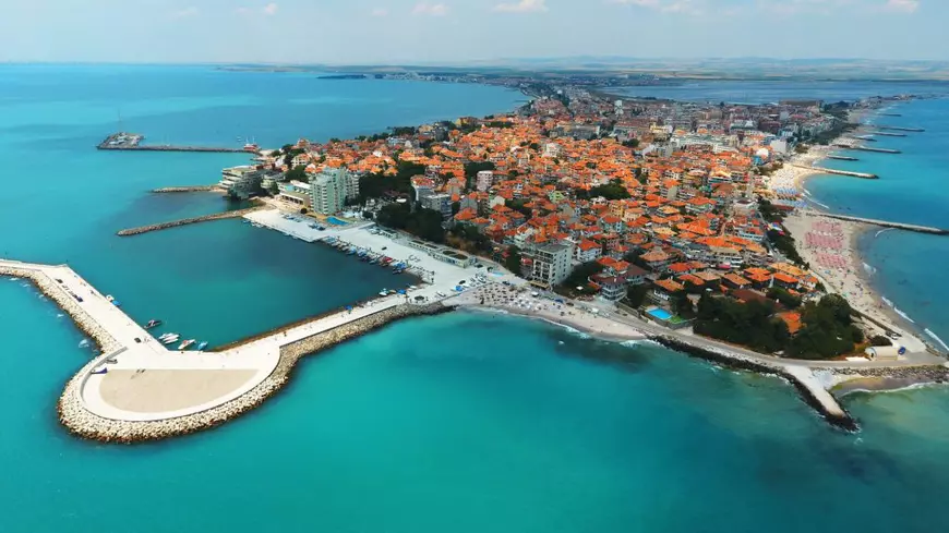 Primarul stațiunii Pomorie îi îmbie pe români la plajă în Bulgaria: „Îmi plac fiindcă sunt familiști, nu vin doar pentru viața de noapte”