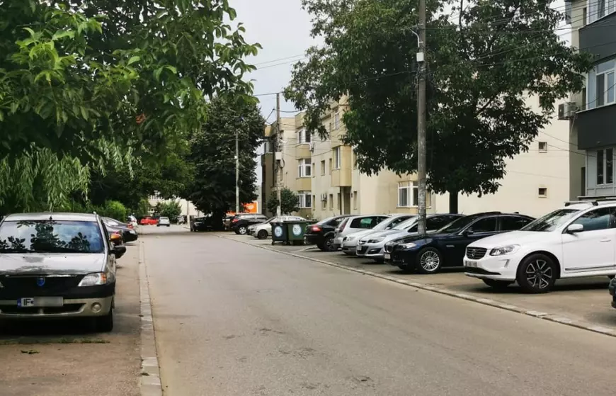 În Popești-Leordeni, Primăria a înghesuit 20 de coșuri de gunoi în 30 de metri, dar nu a pus aproape niciunul pe străzi