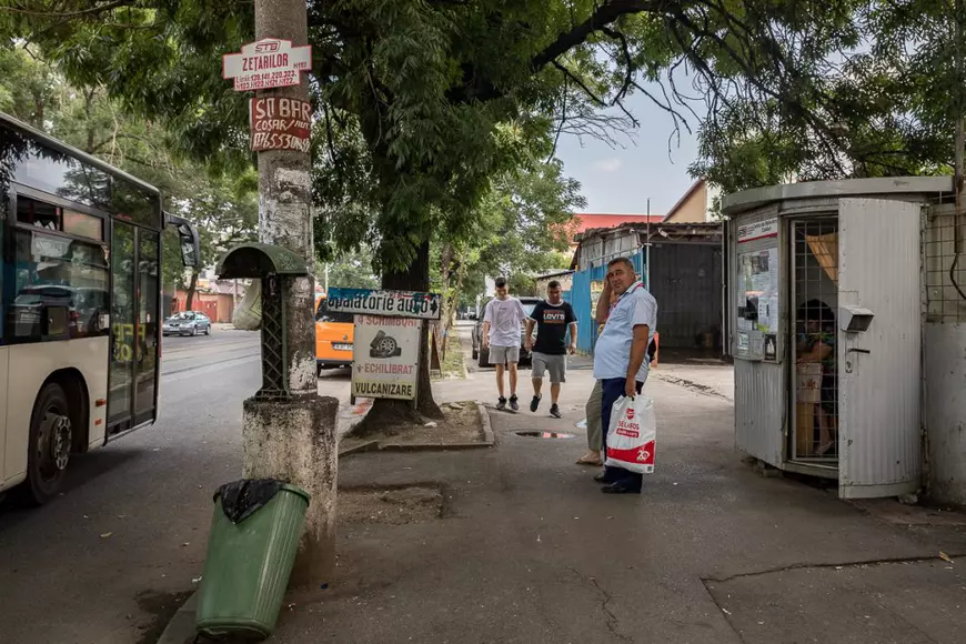 Capătul lui 141 de la Zețari. Cu un pic de umbră în stație