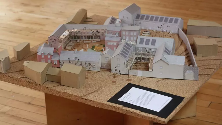 Cum ar putea arăta casele  viitorului: construite din baloți de paie sau cânepă, cu pompe de căldură și panouri solare, izolate termic