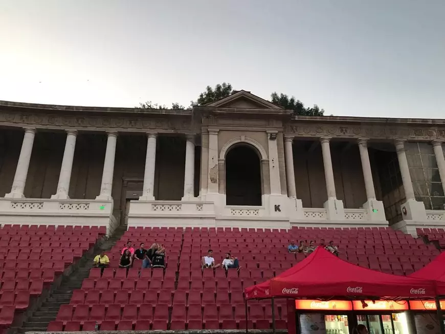 REPORTAJ. Primul Festival al Manelelor din România n-a prins la public. Jador: „Am mai mulți verișori decât sunteți voi aici”