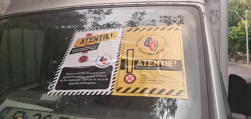 INEDIT. Cum arată viața fără griji a unei dube părăsite din București, orașul cu mii de mașini epave