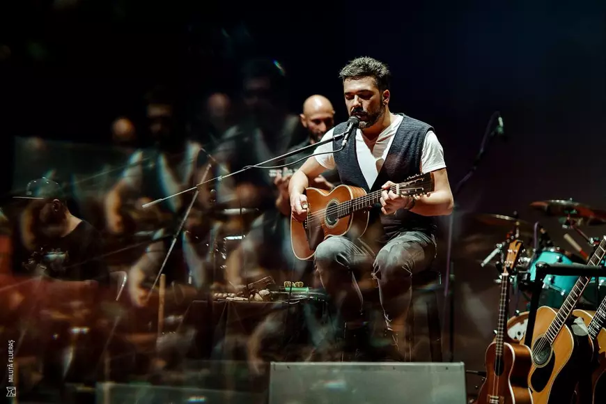 Adi Despot, solistul trupei Vița de Vie: „Activitatea noastră a fost scoasă din cadrul legal pentru 8 luni.  Acum ne bucurăm de fiecare secundă pe scenă”