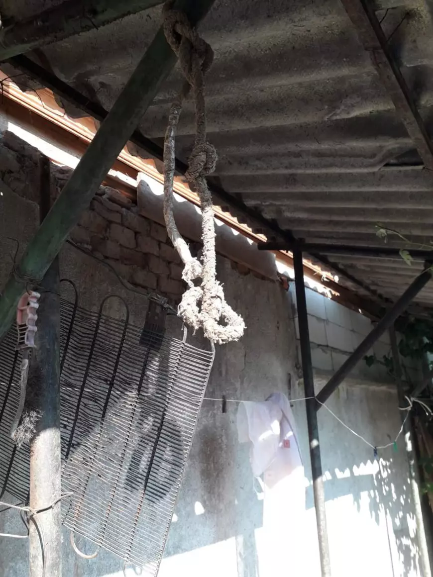 O femeie terorizată de fostul iubit se teme că va fi omorâtă cu ordinul de protecție în mână. „Poliția îi dă un avertisment, apoi el se răzbună”