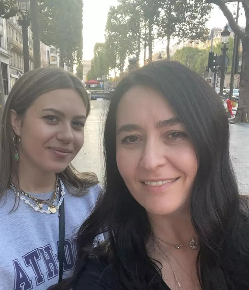 Cum au fost surprinse Amalia Năstase și Alessia, fiica cea mare, la Paris. Acolo va studia tânăra