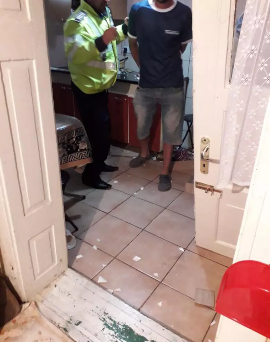 O femeie terorizată de fostul iubit se teme că va fi omorâtă cu ordinul de protecție în mână. „Poliția îi dă un avertisment, apoi el se răzbună”
