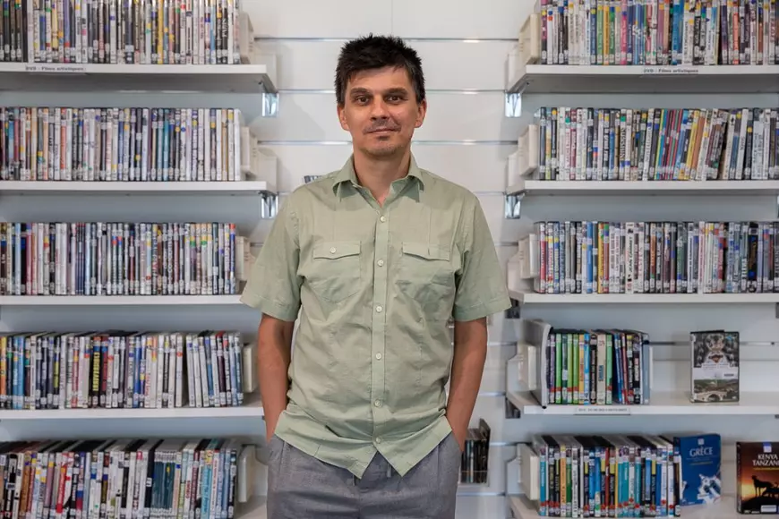 Regizorul Bogdan Apetri, premiat la TIFF: „Scopul unui film nu este să educe. Spectatorului trebuie să-i produci șocuri electrice neuronilor”