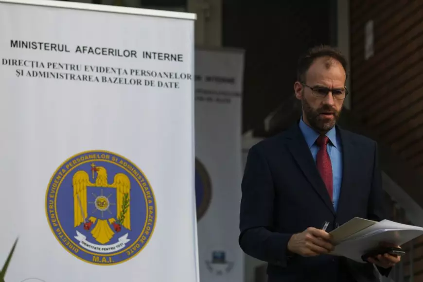 Ministerul de Interne, lămuriri despre buletinul electronic. De ce a fost înlocuit „sex” cu „gen” și de ce nu apare tricolorul