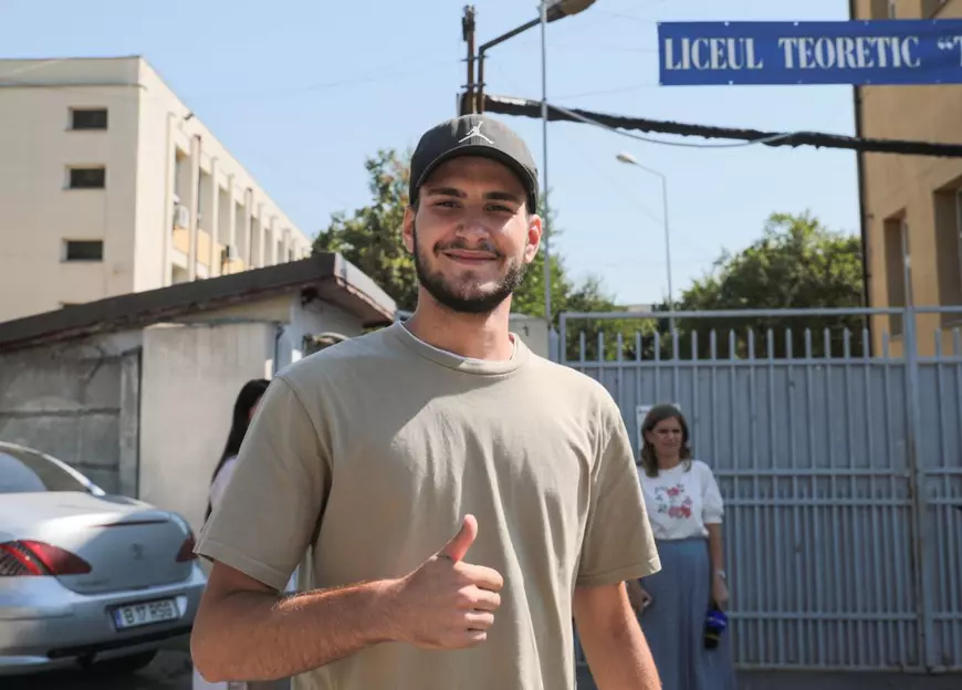 REPORTAJ. Elevi după bacalaureatul la română, a doua sesiune: „Mai sunt oameni și fără Bac care câștigă sute de mii de euro”