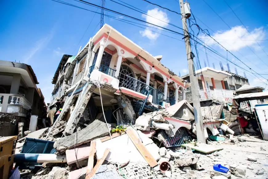Bilanțul seismului din Haiti a urcat la aproape 1.300 de morți. Sute de oameni, încă dispăruți