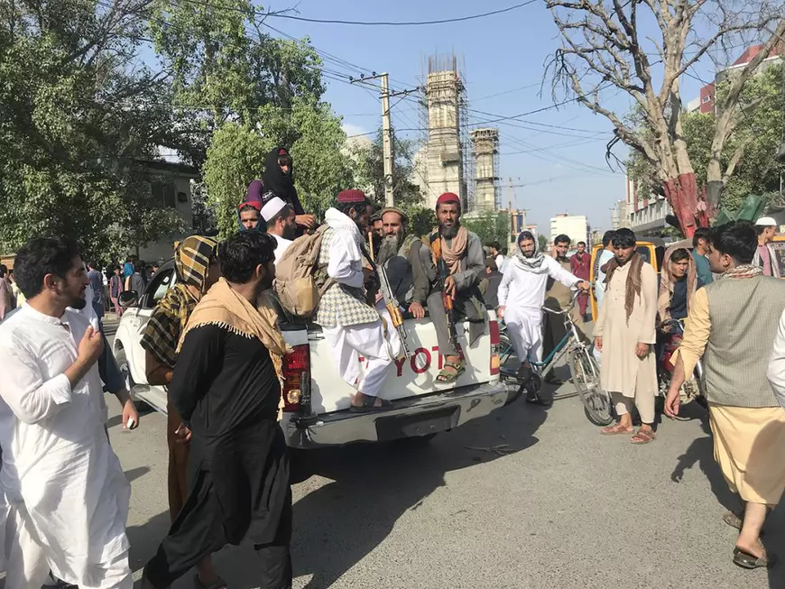 Ce vor talibanii după preluarea puterii. Discursul oficial vs realitatea descrisă de afgani: „Trebuie să pleci capul, dacă vrei să trăiești”